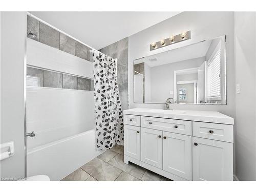 775 Karlsfeld Road, Waterloo, ON - Indoor Photo Showing Bathroom