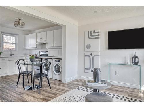 88 East 44Th Street, Hamilton, ON - Indoor Photo Showing Laundry Room