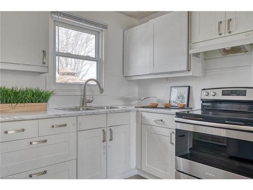 88 East 44Th Street, Hamilton, ON - Indoor Photo Showing Kitchen With Double Sink