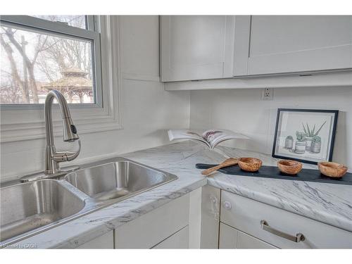 88 East 44Th Street, Hamilton, ON - Indoor Photo Showing Kitchen With Double Sink