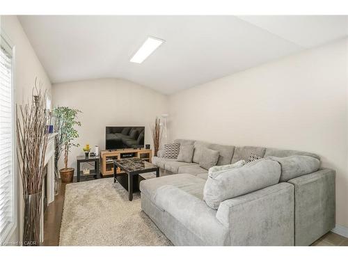 11 Keith Crescent, Niagara-On-The-Lake, ON - Indoor Photo Showing Living Room