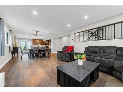 25 Stephens Court, Simcoe, ON - Indoor Photo Showing Living Room