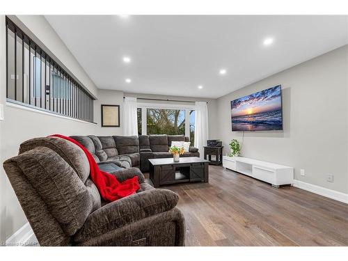 25 Stephens Court, Simcoe, ON - Indoor Photo Showing Living Room