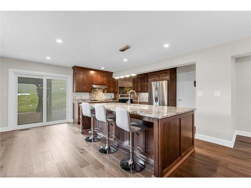25 Stephens Court, Simcoe, ON - Indoor Photo Showing Kitchen With Upgraded Kitchen