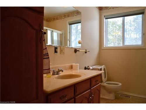 1045 Tremaine Avenue S, Listowel, ON - Indoor Photo Showing Bathroom