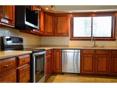 1045 Tremaine Avenue S, Listowel, ON - Indoor Photo Showing Kitchen