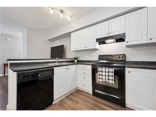 9D-50 Howe Drive, Kitchener, ON - Indoor Photo Showing Kitchen