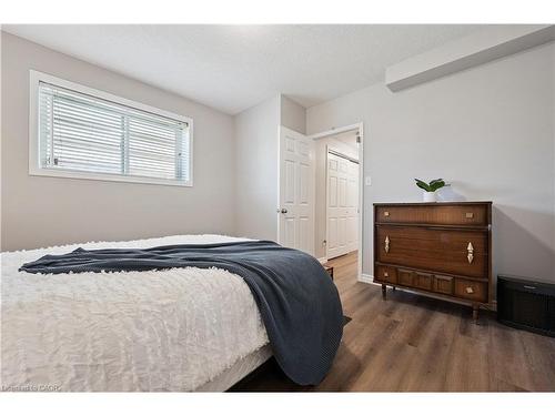 9D-50 Howe Drive, Kitchener, ON - Indoor Photo Showing Bedroom