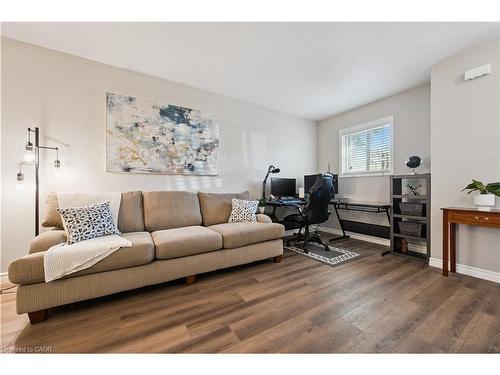 9D-50 Howe Drive, Kitchener, ON - Indoor Photo Showing Living Room