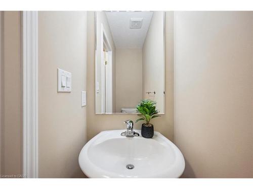 298 Sophia Crescent, Kitchener, ON - Indoor Photo Showing Bathroom