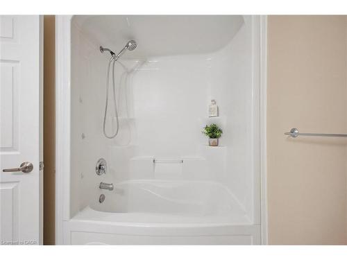 298 Sophia Crescent, Kitchener, ON - Indoor Photo Showing Bathroom