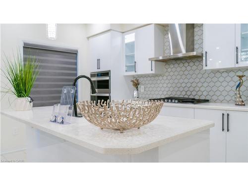 18 Brewis Street, Paris, ON - Indoor Photo Showing Kitchen With Upgraded Kitchen