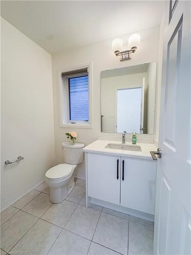 18 Brewis Street, Paris, ON - Indoor Photo Showing Bathroom
