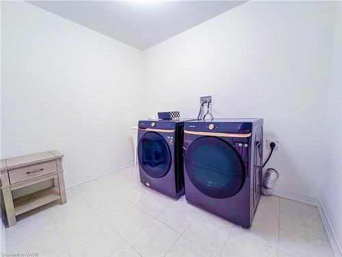 18 Brewis Street, Paris, ON - Indoor Photo Showing Laundry Room