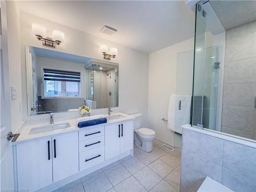 18 Brewis Street, Paris, ON - Indoor Photo Showing Bathroom