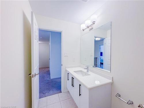 18 Brewis Street, Paris, ON - Indoor Photo Showing Bathroom