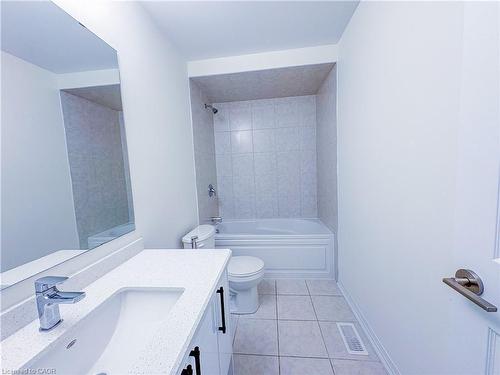 18 Brewis Street, Paris, ON - Indoor Photo Showing Bathroom