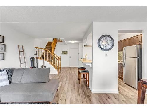 226-42 Tannery Street E, Cambridge, ON - Indoor Photo Showing Living Room