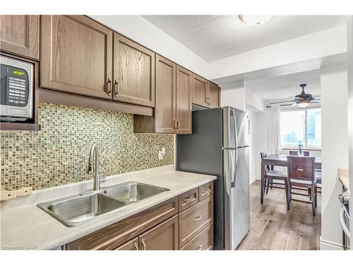 226-42 Tannery Street E, Cambridge, ON - Indoor Photo Showing Kitchen With Double Sink