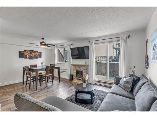 226-42 Tannery Street E, Cambridge, ON - Indoor Photo Showing Living Room With Fireplace