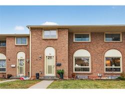 15-150 Gateshead Crescent  Stoney Creek, ON L8G 4A7