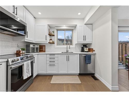 15-150 Gateshead Crescent, Stoney Creek, ON - Indoor Photo Showing Kitchen