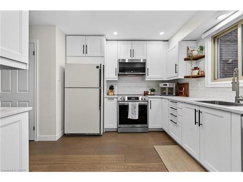 15-150 Gateshead Crescent, Stoney Creek, ON - Indoor Photo Showing Kitchen With Upgraded Kitchen