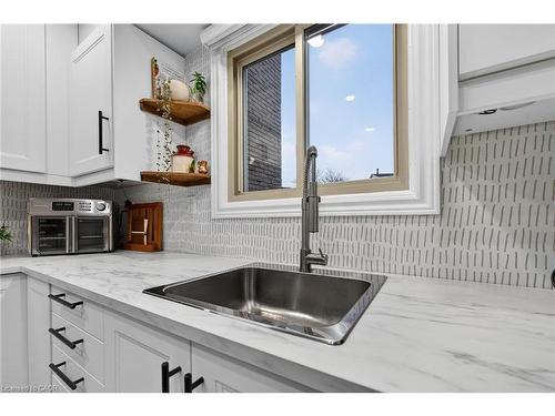 15-150 Gateshead Crescent, Stoney Creek, ON - Indoor Photo Showing Kitchen