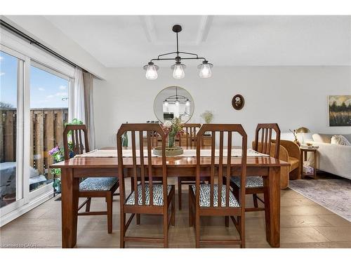 15-150 Gateshead Crescent, Stoney Creek, ON - Indoor Photo Showing Dining Room