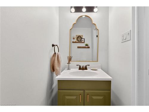 15-150 Gateshead Crescent, Stoney Creek, ON - Indoor Photo Showing Bathroom