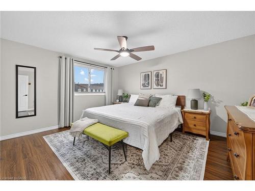15-150 Gateshead Crescent, Stoney Creek, ON - Indoor Photo Showing Bedroom