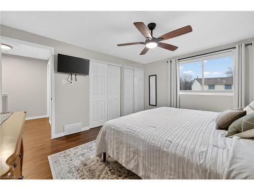 15-150 Gateshead Crescent, Stoney Creek, ON - Indoor Photo Showing Bedroom