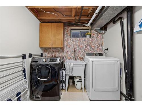 15-150 Gateshead Crescent, Stoney Creek, ON - Indoor Photo Showing Laundry Room