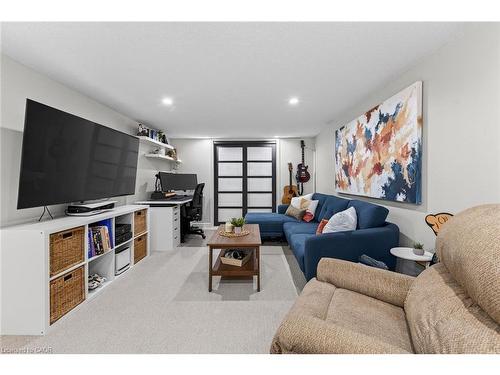 15-150 Gateshead Crescent, Stoney Creek, ON - Indoor Photo Showing Living Room