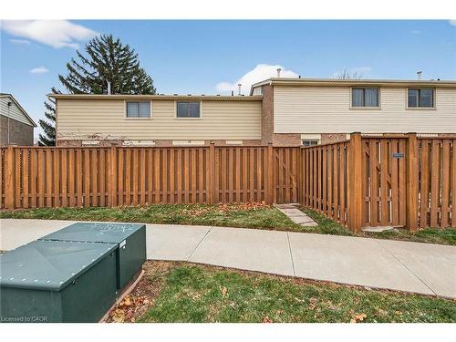 15-150 Gateshead Crescent, Stoney Creek, ON - Outdoor With Exterior