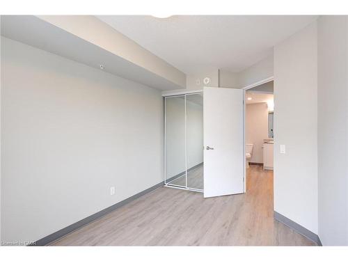 911-595 Strasburg Road, Kitchener, ON - Indoor Photo Showing Other Room