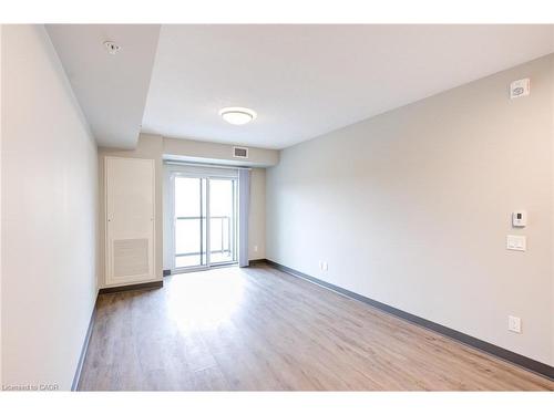 911-595 Strasburg Road, Kitchener, ON - Indoor Photo Showing Other Room