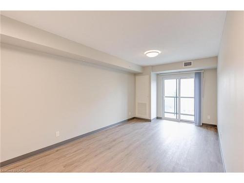 911-595 Strasburg Road, Kitchener, ON - Indoor Photo Showing Other Room