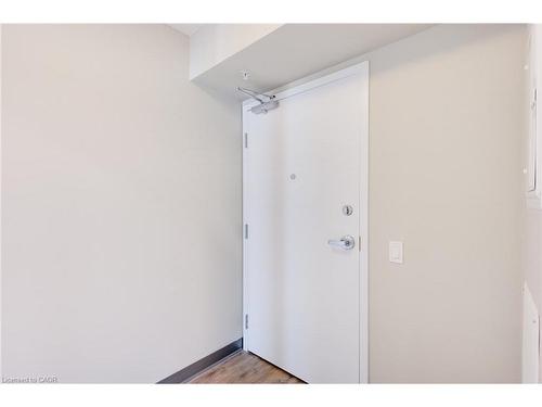 911-595 Strasburg Road, Kitchener, ON - Indoor Photo Showing Other Room