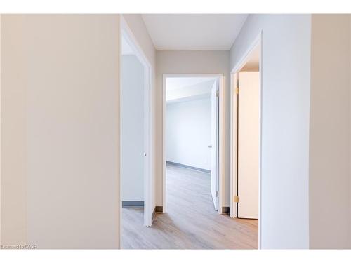 911-595 Strasburg Road, Kitchener, ON - Indoor Photo Showing Other Room