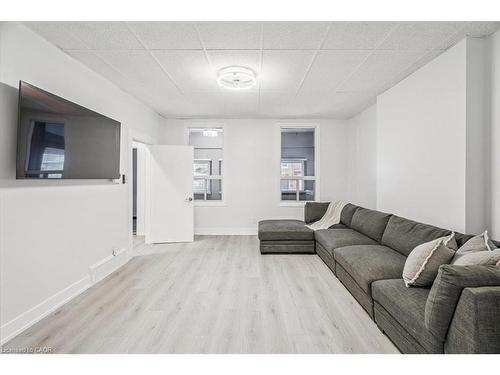 183 Market Street, Hamilton, ON - Indoor Photo Showing Living Room