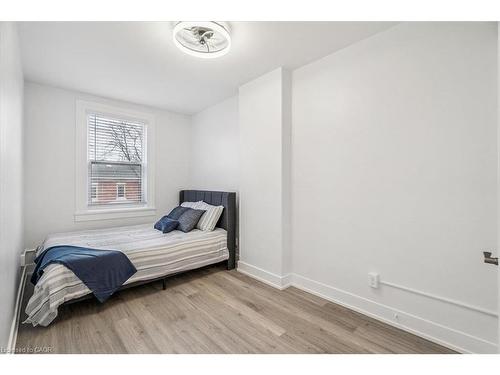 183 Market Street, Hamilton, ON - Indoor Photo Showing Bedroom