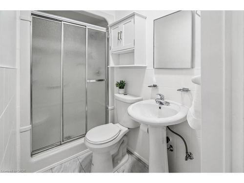 183 Market Street, Hamilton, ON - Indoor Photo Showing Bathroom