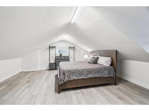 183 Market Street, Hamilton, ON - Indoor Photo Showing Bedroom