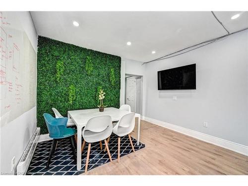 15 Ainslie Street N, Cambridge, ON 