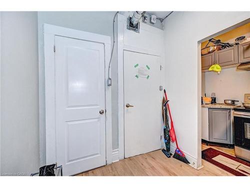 15 Ainslie Street N, Cambridge, ON 