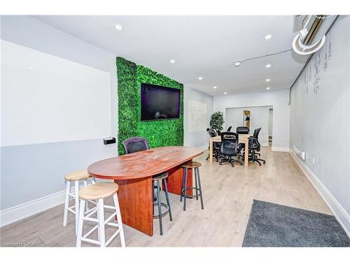 15 Ainslie Street N, Cambridge, ON 