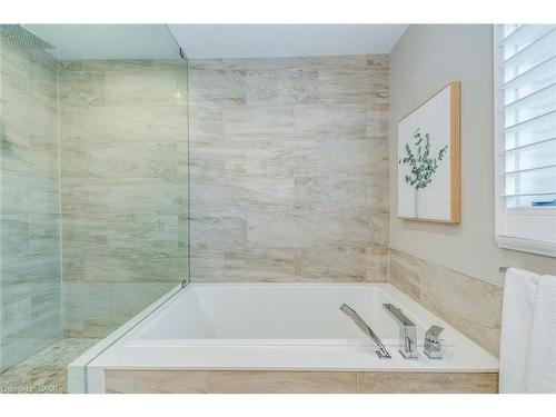 2161 Grenville Drive, Oakville, ON - Indoor Photo Showing Bathroom