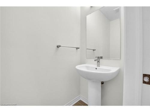 C017-10 Urbane Boulevard, Kitchener, ON - Indoor Photo Showing Bathroom