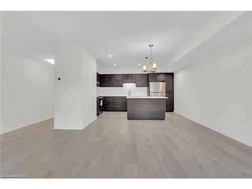 C017-10 Urbane Boulevard, Kitchener, ON - Indoor Photo Showing Kitchen
